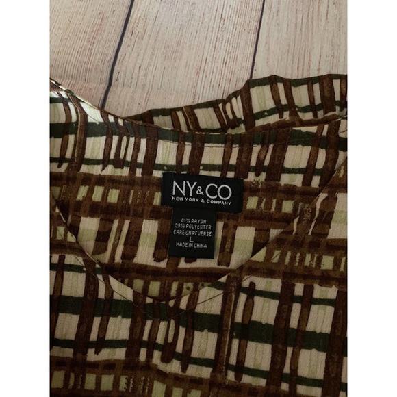 NY&CO sleeveless top size large printed - Picture 3 of 6